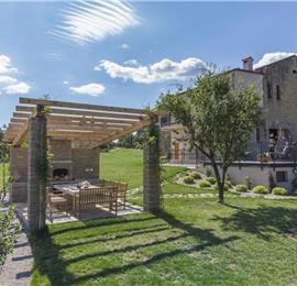 5 bedroom villa with heated pool near Momjan, Istria, sleep 12
